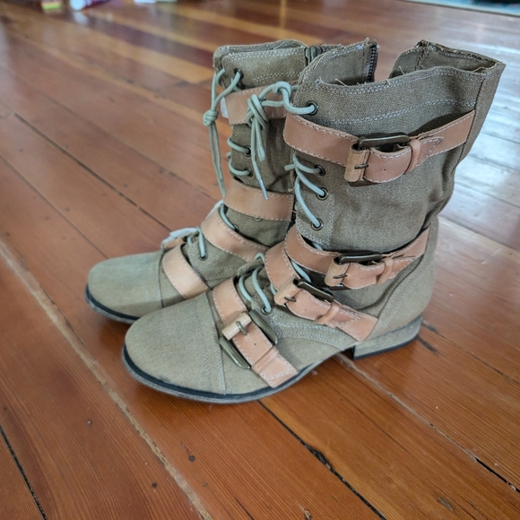 Tan canvas boots with side zip and leather buckles - Picture 2 of 4